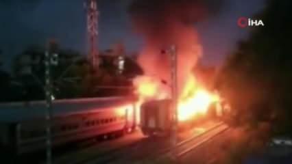 Hindistan'da park halindeki tren yandı: Çok vsayıda ölü ve yaralı var