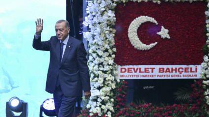 MHP lideri Devlet Bahçeli, AK Parti'ye kutlama çiçeği gönderdi! Sayısı dikkat çekti