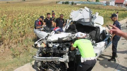 Otomobil ile traktör çarpıştığı feci kazada 1 polis hayatını kaybetti!