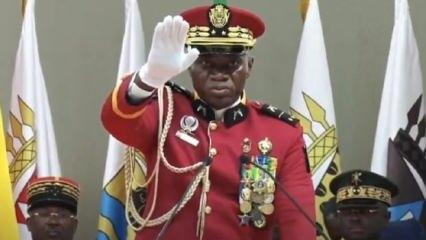Cuntacı general Nguema, "cumhurbaşkanı" olarak yemin etti