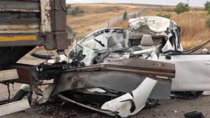Görenleri dehşete düşüren kaza: Sürücü öldü, eşi ağır yaralı 