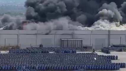  İzmir’de palet fabrikasında büyük yangın