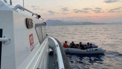 Adalar Denizi'nde 16 düzensiz göçmen kurtarıldı
