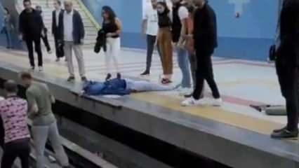 Ankara'da metro raylarına düşen kadın kurtarıldı
