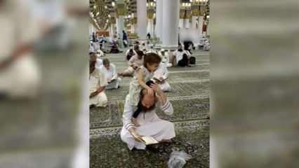Kur'an okuyan babasıyla oyun oynayan minik kızın görüntüleri yürek ısıttı
