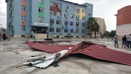 Mersin'de fırtına ve sağanak ekili oldu: Okulun çatısı uçtu!