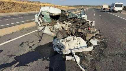 Elazığ’da otomobil kamyonete arkadan çarptı: 2 ölü