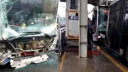 İstanbul'da metrobüsler kafa kafaya çarpıştı