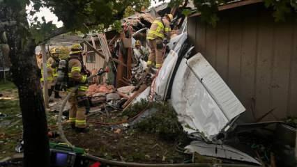 ABD'de inanılmaz kaza: Uçak evin üzerine düştü