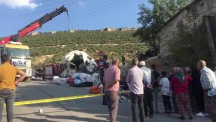 Gaziantep'te kamyon yoldaki araçlara çarptı: 5 ölü, 17 yaralı