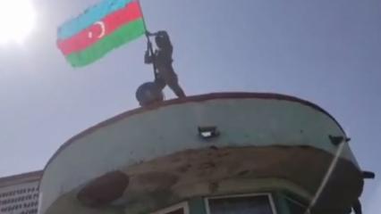 Hocalı'da Azerbaycan bayrağı dalgalanıyor