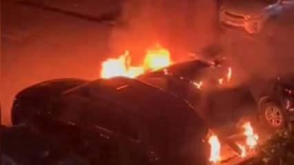 Kadıköy’de açık otoparktaki  3 araç yandı