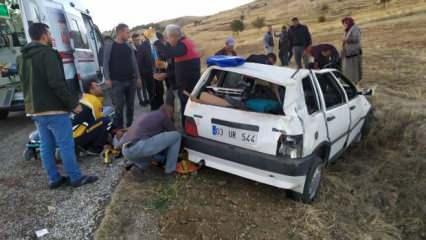 Afyonkarahisar'da şarampole devrilen otomobildeki 4 kişi yaralandı