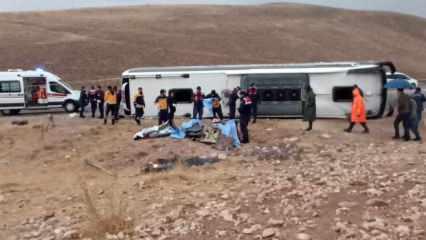 Sivas'ta yolcu otobüsü devrildi: Ölü ver yaralılar var!