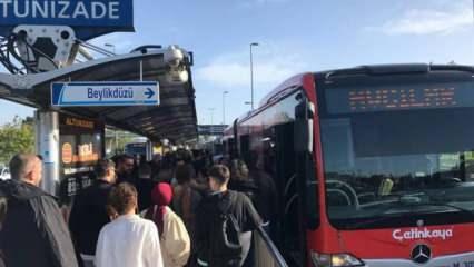 Üsküdar'da arızalanan metrobüs nedeniyle seferler aksadı
