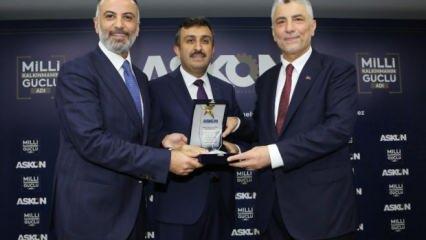 İsra Holding, yılın en başarılı holdingi ödülüne layık görüldü