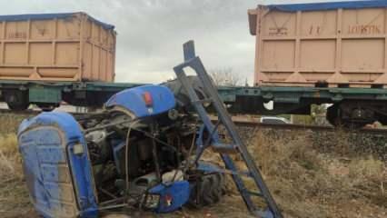 Afyonkarahisar'da feci kaza: Trenin çarptığı traktördeki kişi öldü!