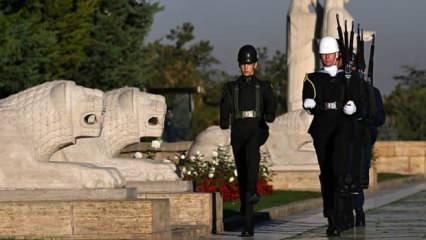 Anıtkabir'in özel askerleri: Saygı nöbetçileri