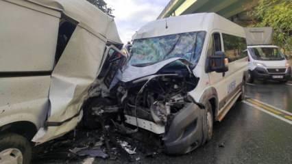 Kağıthane'de araçlar kafa kafaya çarpıştı: 1'i ağır 8 kişi yaralandı