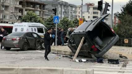 Sivil polis aracıyla hafif ticari araç çarpıştır; 2'si ağır, 4 yaralı