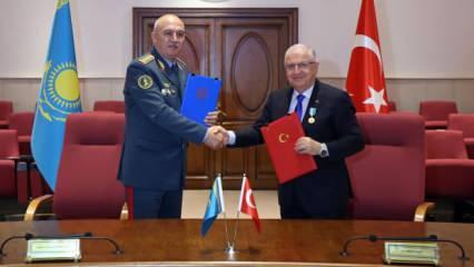 Türkiye ile Kazakistan arasında '2024 Yılı Askeri İş Birliği Uygulama Planı” imzalandı