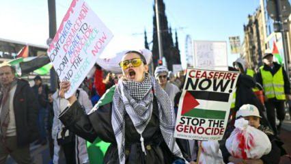 Filistin'e destek gösterisine katılmak için 4 saat annesiyle otobüs yolculuğu yaptı