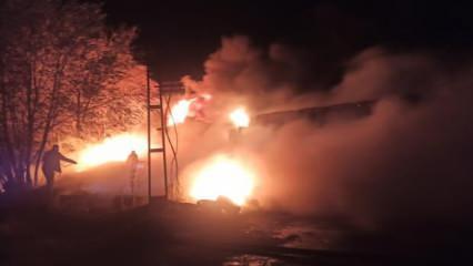 Sivas'ta oto lastik tamirhanesinde yangın çıktı: Bir TIR kullanılamaz hale geldi