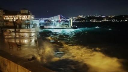 Marmara Denizi'nde fırtına: Dalgalar 2 3 metreye ulaştı