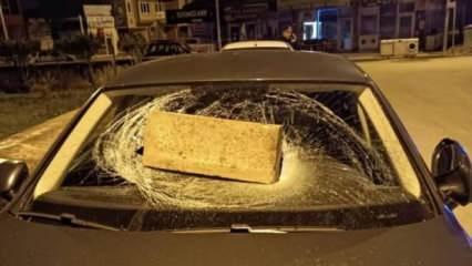 Sivas'ta şaşırtan olay: Kaldırım taşını otomobilin camına sapladı