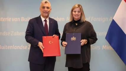 Türkiye ile Hollanda arasında imzalar atıldı