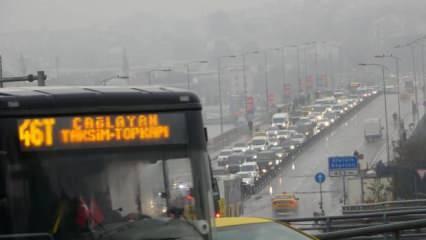 Arızalanan İETT otobüsü Unkapanı Köprüsü’nde trafiği felç etti