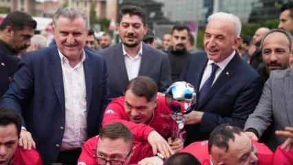 Ümraniye Belediyesi down sendromlu futsal takımı ilk maçına çıktı