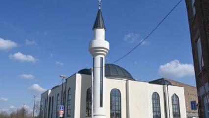 Fransa'da mescidin kapısına islamofobik yazı