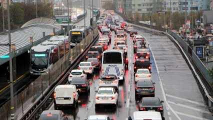 İstanbul'da trafik yoğunluğu yüzde 80'e çıktı