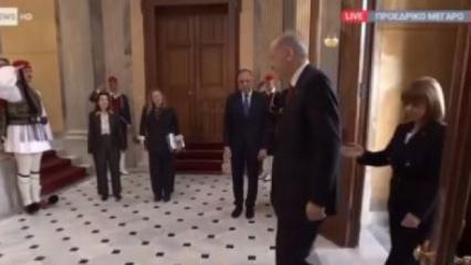 Yunanistan Dışişleri Bakanı, Cumhurbaşkanı Erdoğan'ın önünde eğildi! Komşu çılgına döndü