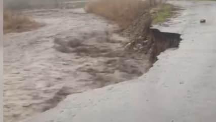 Şırnak’ta sağanak yağış nedeniyle dereler taştı, yol çöktü