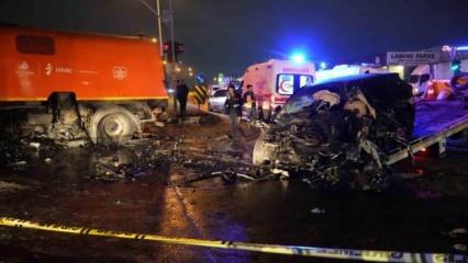 Son Dakika... Esenyurt'ta feci kaza: 2 kişi öldü, 2 kişi yaralandı