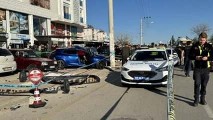 Antalya'da dehşete düşüren anlar! Otobüs durağında katliam gibi kaza: 2 ölü, 3 yaralı!