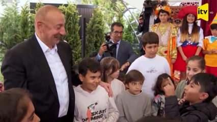 Laçın'da küçük çocuktan Aliyev'e İstiklal Marşı sürprizi...