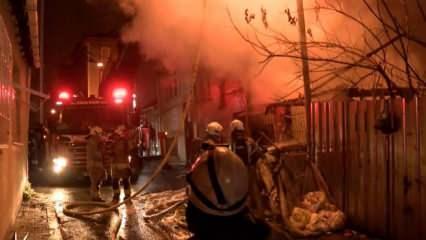 Beyoğlu'nda feci olay: 1 kişi öldü! Alevler tüm geceyi aydınlattı