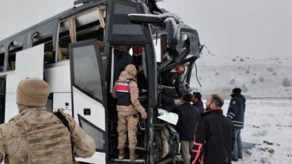 Kars'ta kahreden otobüs kazası! O anlar kamerada