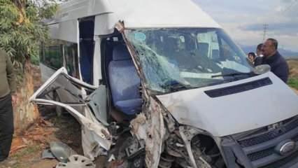 Servis minibüsü, ağaca çarptı: 4'ü öğrenci 6 yaralı