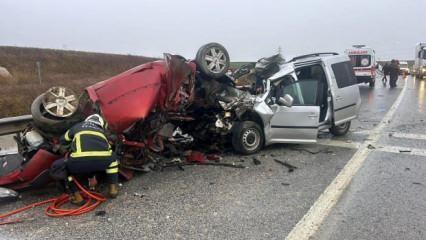 Kırklareli'nde otomobil ile hafif ticari araç çarpıştı: 2 ölü, 1 yaralı