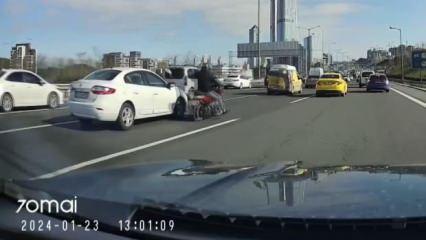 Otomobilin aynasını eliyle kırdıktan sonra kaza yapan motosiklet sürücüsü gözaltında