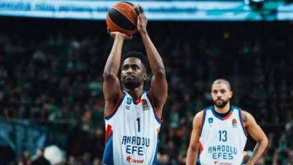 Anadolu Efes EuroLeague'de farklı mağlup