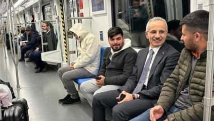 Bakan Uraloğlu, Gayrettepe-Kağıthane Metro Hattı'nı kullandı
