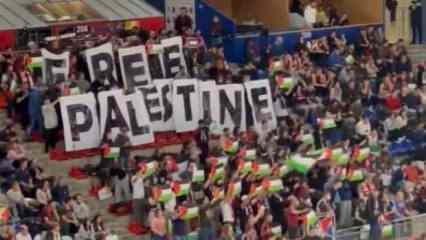 İsrail takımı neye uğradığını şaşırdı! Salonu Filistin tezahüratları ile inlettiler 