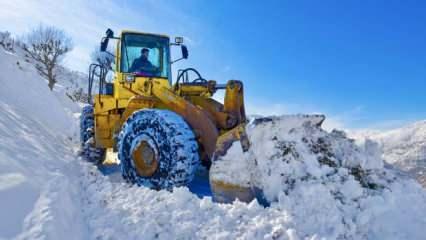 Kar yağışı hayatı olumsuz etkiledi: 73 yerleşim yerinin yolu kapandı