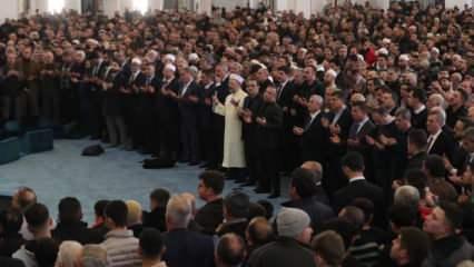 On binler, Şahinbey Millet Camii’nde depremzedeler için dua etti