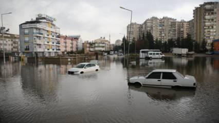 Antalya'da sel ve su baskını: 1 kişi yaşamını yitirdi, 3 ilçede okullar yarın da tatil